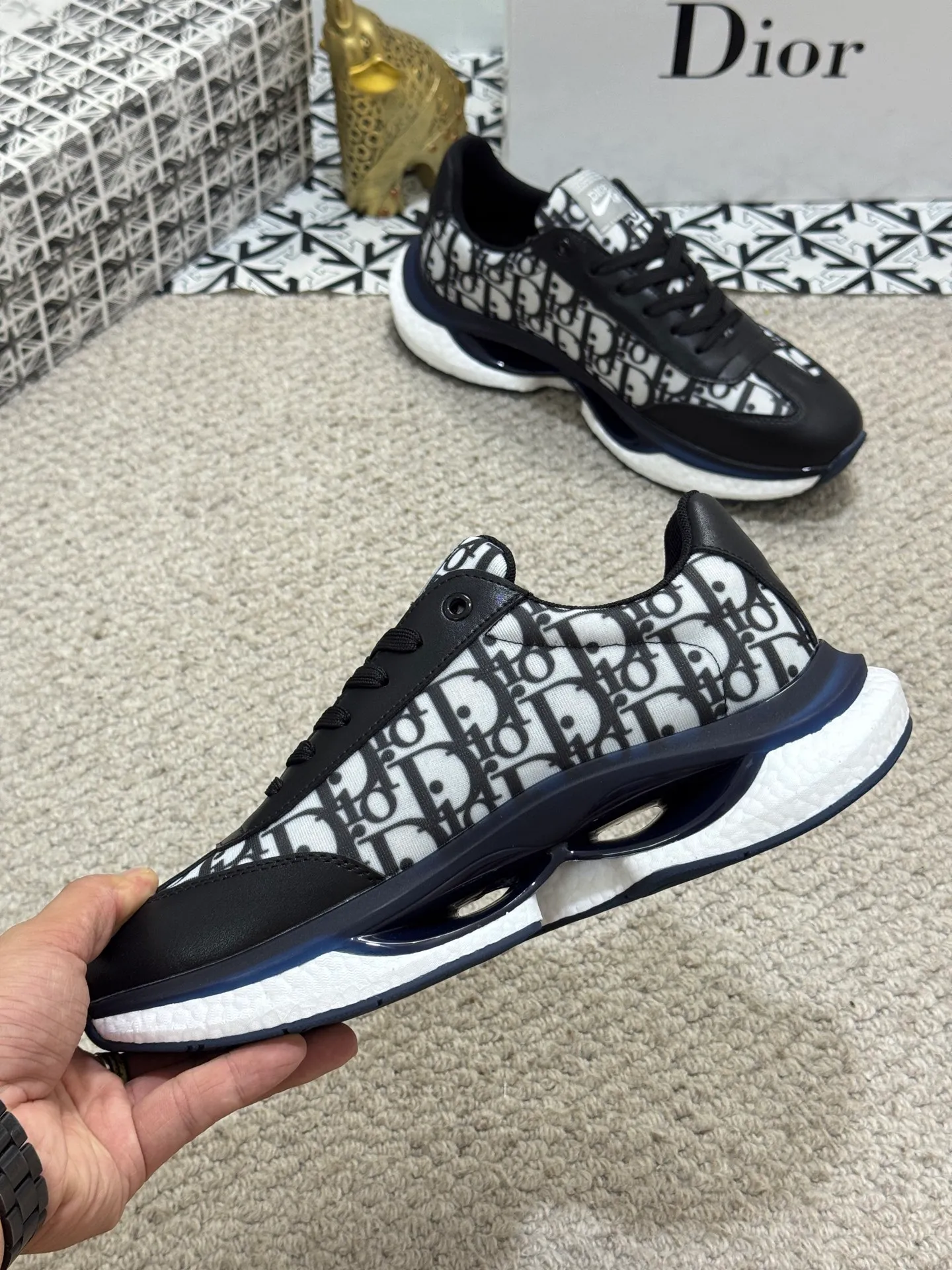 Men's shoes 💰440 [New model] 🐬🐬Original quality - Dior The latest model of sports shoes 🎁Casual and fashionable men's shoes 👟Best model 💥Simple and elegant version, exclusive for trendy men. Unique official website new and most brand elements 👑original decoration, imported cowhide stitching with classic fabrics, fashionable and generous accessories, ✅foamed TPU wear-resistant and taller outsole, light and comfortable. Size: 38-44 (45 customized